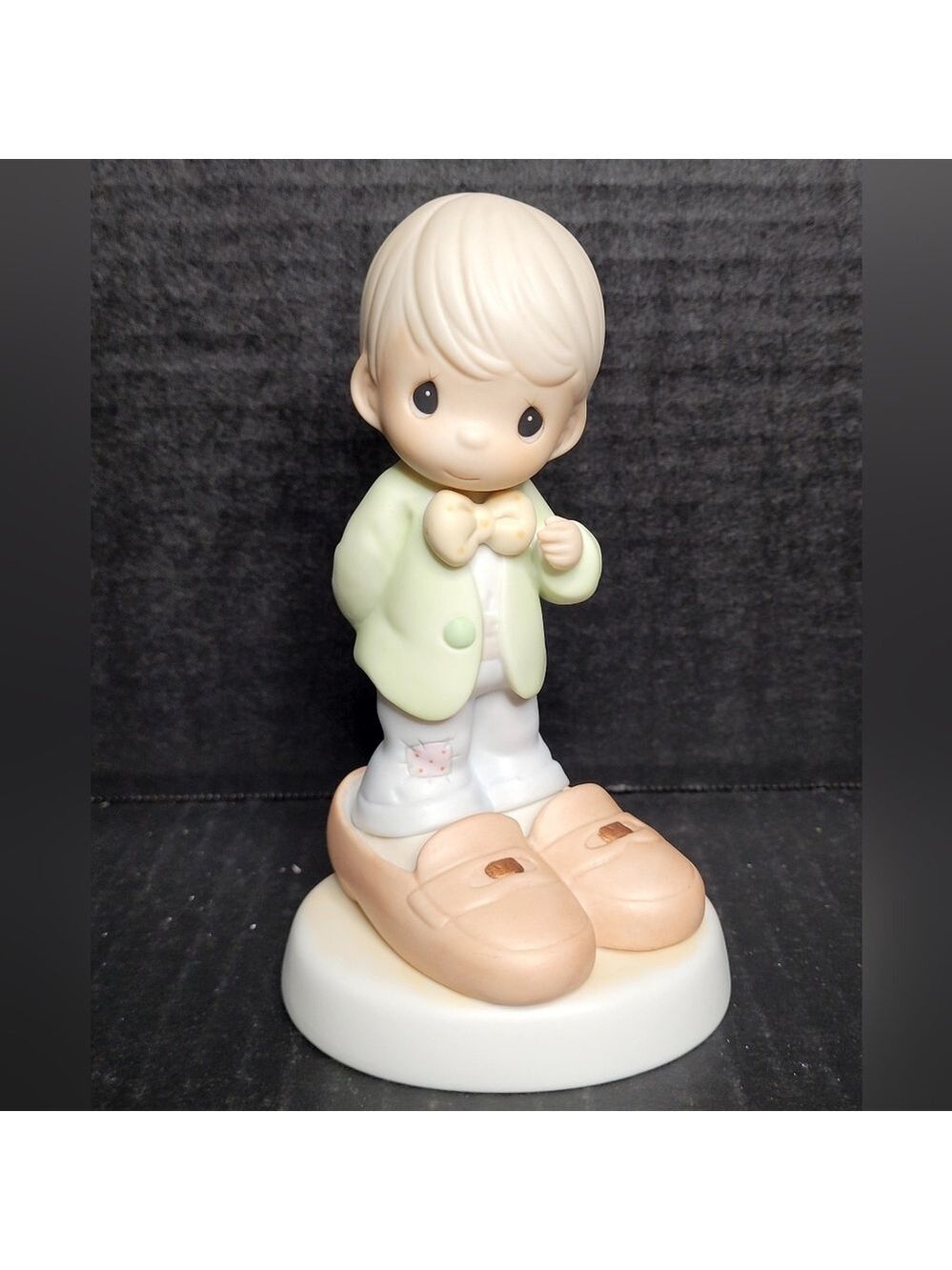 1996 Enesco Precious Moments Figurine Who's Gonna Fill Your Shoes #532061